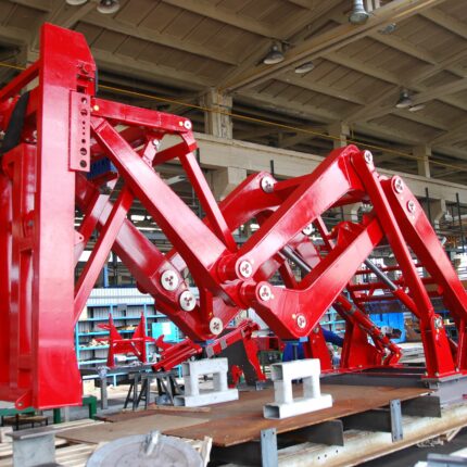 Ramię urządzenia skręcającego rury